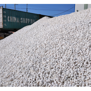 供应白色碎石 园林铺路用白色水磨石子 造景铺路用白色鹅卵石
